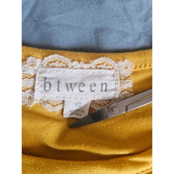 Yellow Fox Graphic Tie-Front Shirt With Sequence Detail, Girls Size 12 Large - Picture 5 of 8